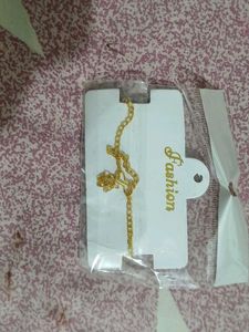 Elegant Gold Tone Bracelet with Pearls