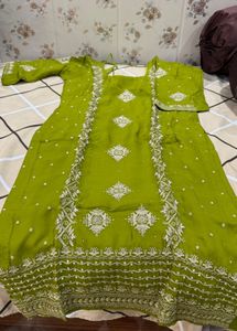 Embellished Green Kurta Set with Dupatta🌼