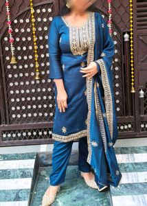 Elegant Blue Embroidered Kurta Set