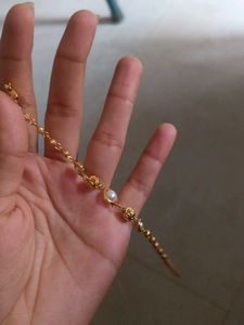 Elegant Gold Bracelet with Pearls