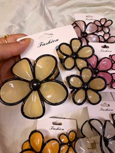 Flower Hair Claw Clips Set of two cards
