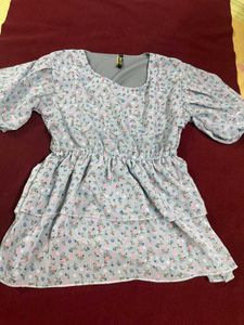 Chic Blue Floral Tiered Peplum half sleeve top