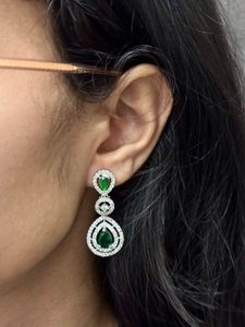 Elegant Emerald &amp; Diamond Necklace Set