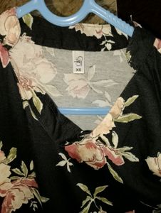 Non Revealing Dresss In Black Printed