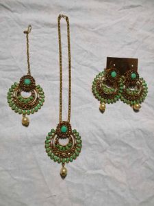 Elegant Green Stone Jewellery Set