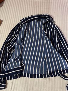 Nevy White Wrap Shirt ✨Like New✨