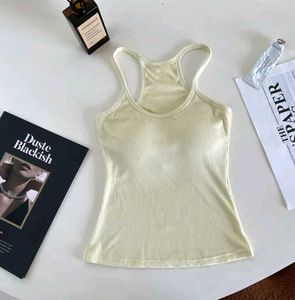 U-shaped vest with chest pad
