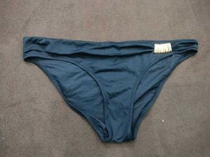Navy bikini bottom🤎 with detail