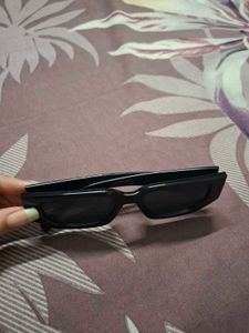 Trendy Black Rectangular Sunglasses