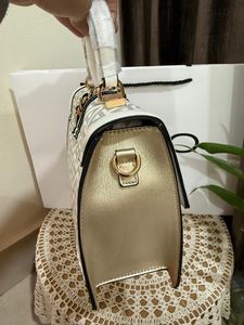 ALDO AUTHENTIC ON STORE ARTICLE