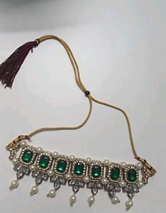 Stunning Emerald &amp; Pearl Choker Set