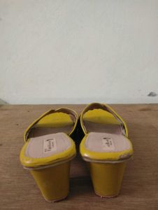Chic Yellow Cross Strap Heels