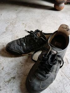 Onitsuka Tiger Black Leather Sneakers