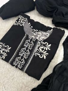 Entricated black embroidery kurta set new