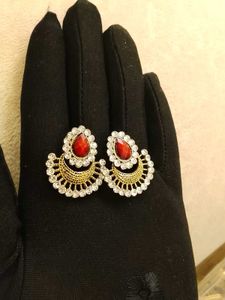 2PAIR GOLDEN AND MAROON WHITE STONE ESR STUDS