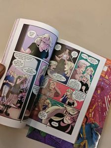 DC Comics Graphic Novels - Black Canary &amp; House of