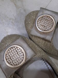 BRANDED  Golden bellies for girls from brand Venus steps 31 size can be seen in images