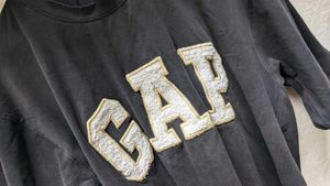 Vintage GAP Graphic T-Shirt