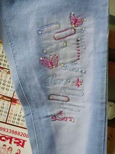 158.Light Wash Embellished Jeans(26inch)