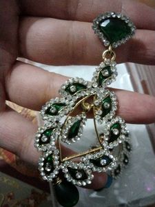 Elegant Green &amp; Crystal Earrings