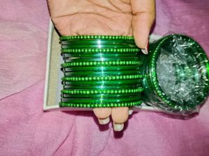 Sparkling Green Bangles Set