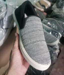 NEW NO USED CASUAL SHOES FOR MEN & WOMEN'S.