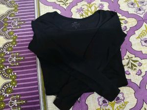 Chic Black Long Sleeve Crop Top