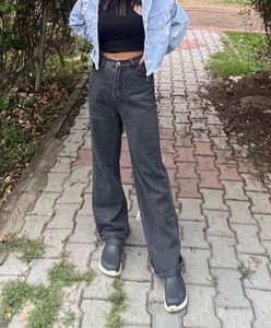 Stylish Grey Wide-Leg Jeans