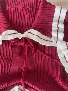 Chic Red Cropped Knit Top
