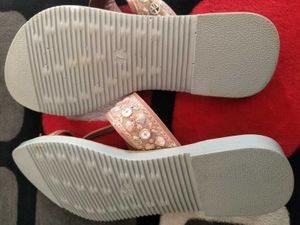 Elegant Pink Toe-Ring Sandals