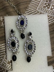 Ethnic Kundan Pendant Maangtika &amp; Earrings Set
