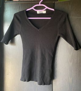 Ribbed V-Neck 3/4 Sleeve Top