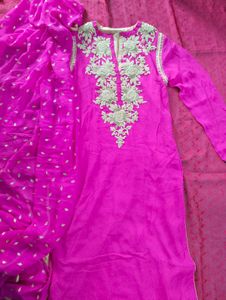 free gifts 🎁🎁 inside ...Elegant Pink Embroidered