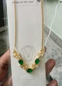 Elegant Emerald &amp; Diamond Necklace