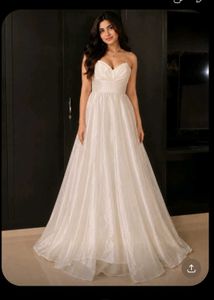 Elegant Strapless Bridal Gown