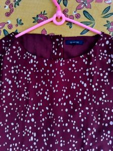 2 top Vero Moda Black &amp; Quiero in Maroon ✨