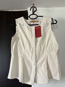 Women's Sleeveless Button-Up Top