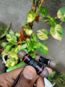 Black Wireless Neckband Earphones