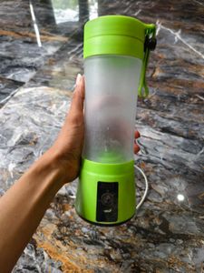 Portable USB Rechargeable Juicer with charger