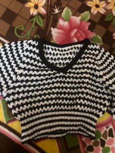 Stylish Black &amp; White Knit Sweater