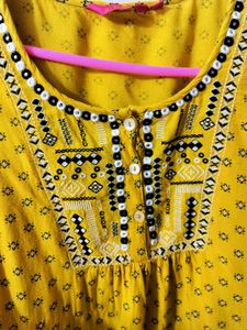 Yellow Printed Top 💛⭐