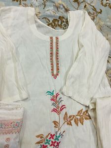 Elegant White Floral Embroidered Kurta Set