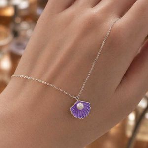 Elegant silver sea shell pendant 🌊