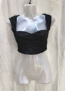 I. Chic Black Ribbed Sweetheart Crop Top