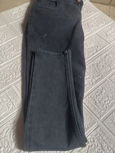 Chic Dark Wash Ripped Jeans