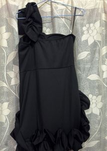 Chic Black One-Shoulder Ruffle Dress