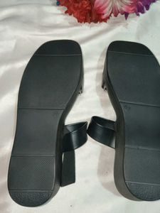 Stylish Black Flat Sandals