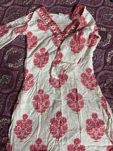 Elegant White Kurta with Pink Floral Print