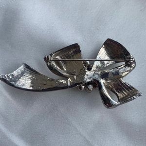 Artificial Diamond ♦️ Brooch