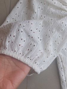 H&amp;M Off-white Crop Top